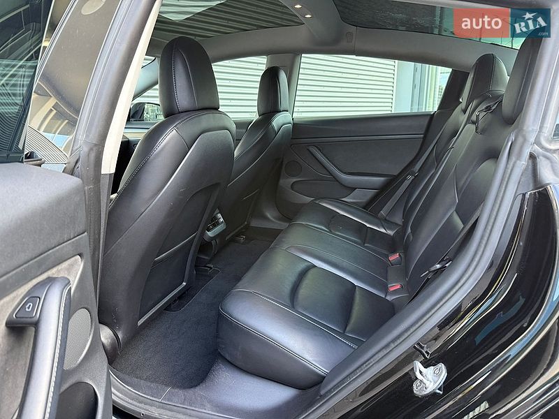 Седан Tesla Model 3 2022 в Рівному
