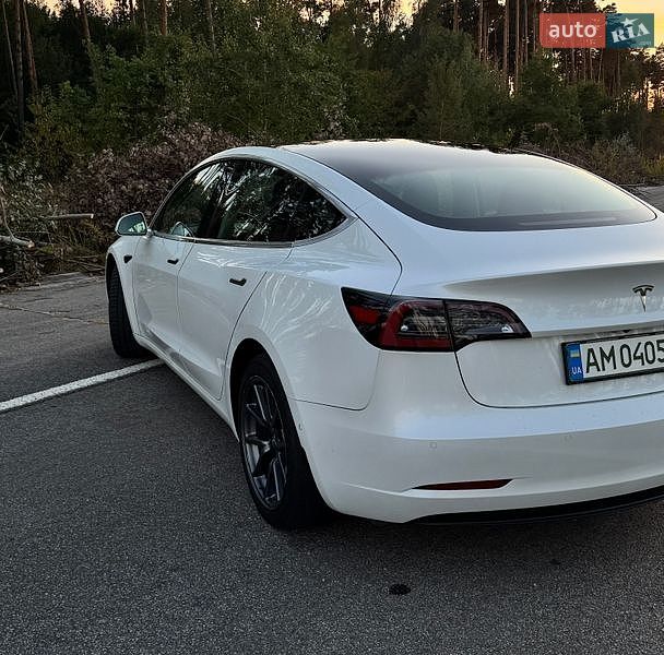 Седан Tesla Model 3 2019 в Житомирі
