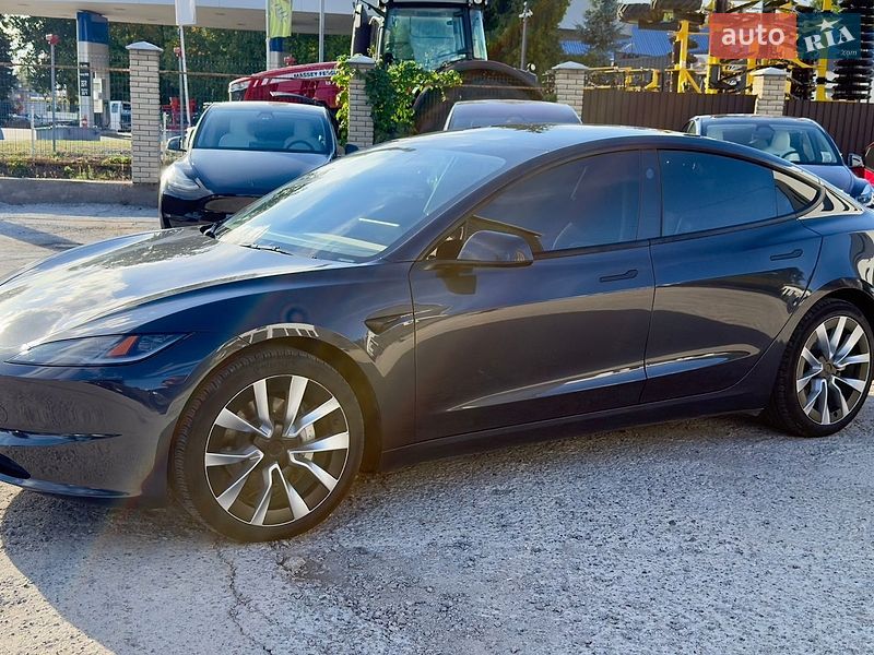 Седан Tesla Model 3 2024 в Вінниці
