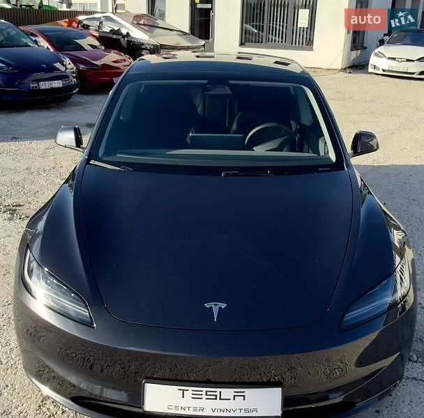 Седан Tesla Model 3 2024 в Вінниці