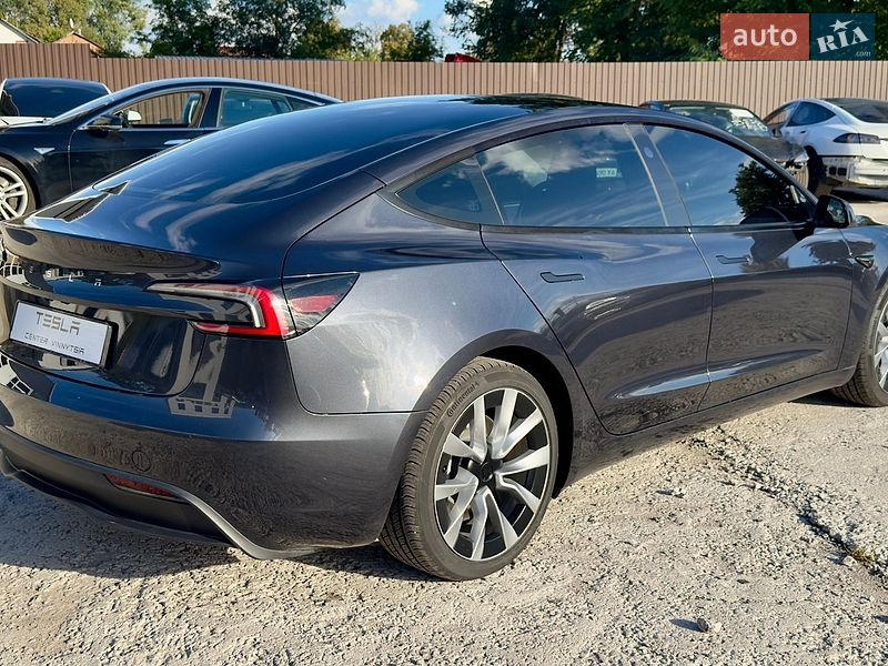 Седан Tesla Model 3 2024 в Вінниці