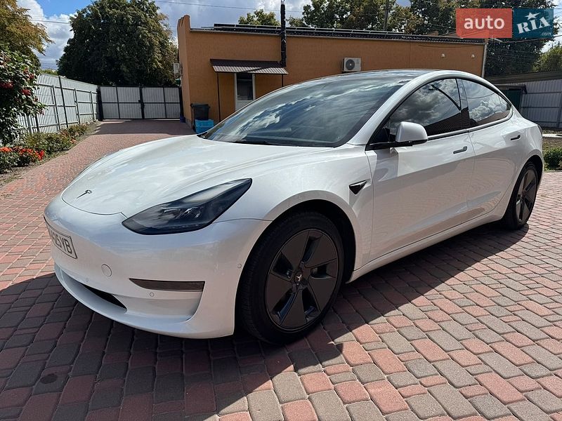 Седан Tesla Model 3 2021 в Миргороді