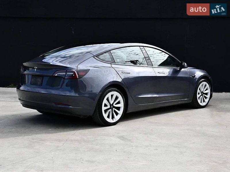 Седан Tesla Model 3 2022 в Львові