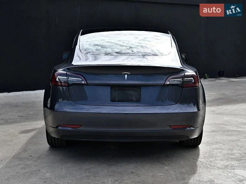 Седан Tesla Model 3 2022 в Львові