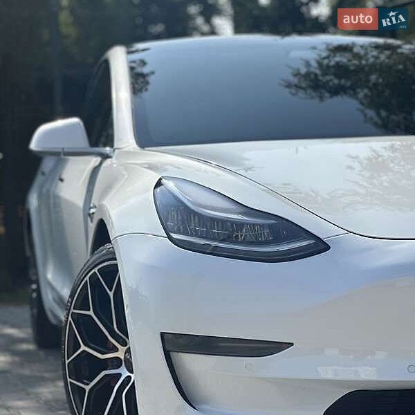 Седан Tesla Model 3 2021 в Львові фото 3 Седан Tesla Model 3 2021 в Львові