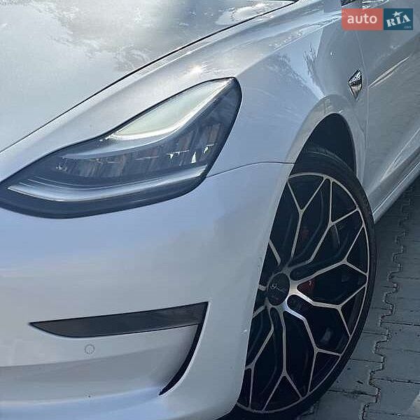Седан Tesla Model 3 2021 в Львові фото 5 Седан Tesla Model 3 2021 в Львові
