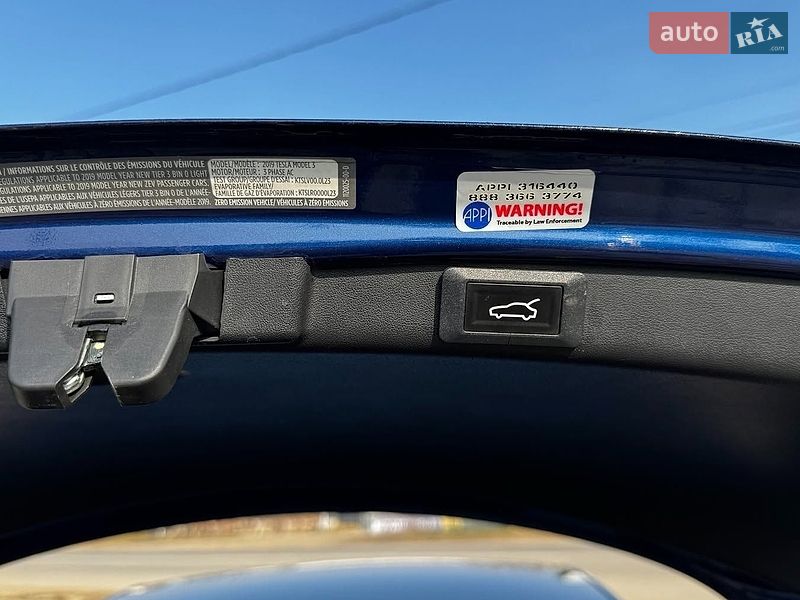 Седан Tesla Model 3 2019 в Києві