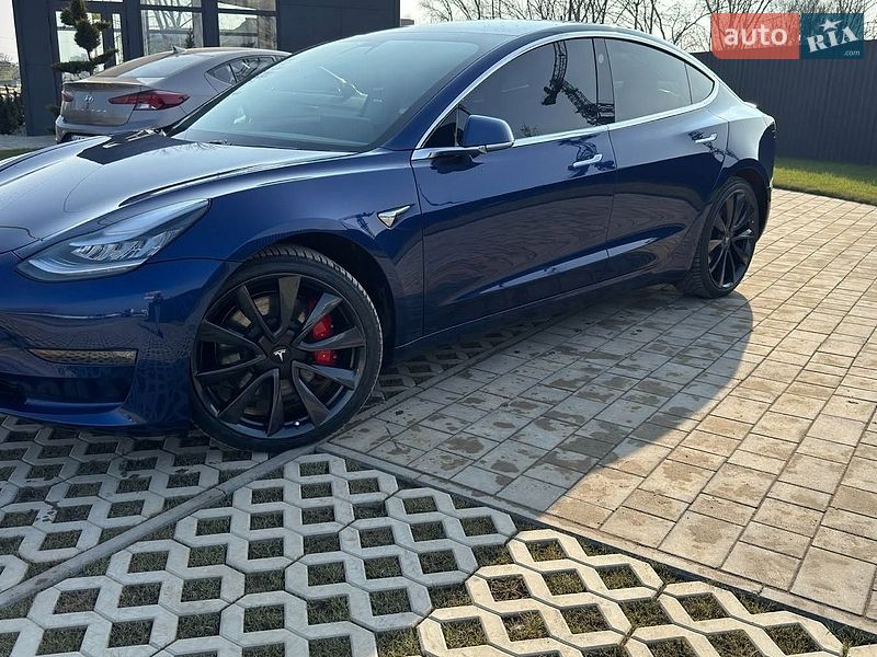 Седан Tesla Model 3 2019 в Києві