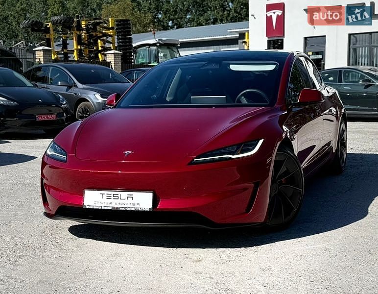 Седан Tesla Model 3 2024 в Вінниці