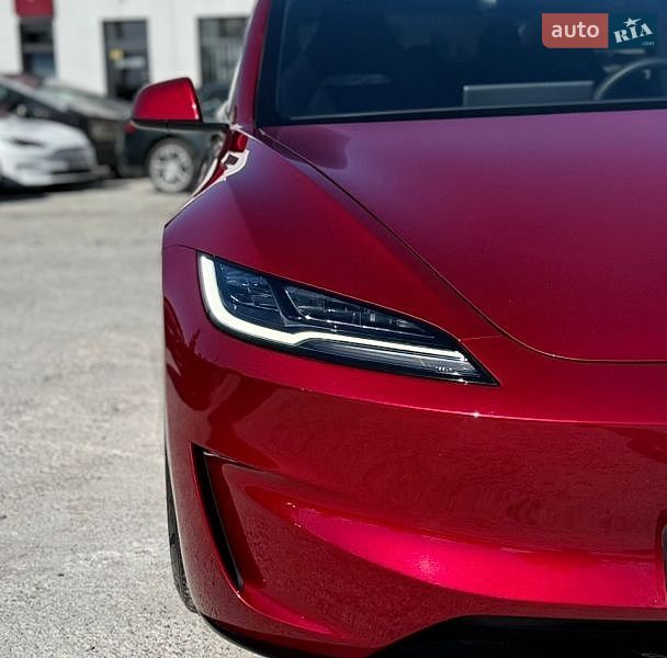 Седан Tesla Model 3 2024 в Вінниці
