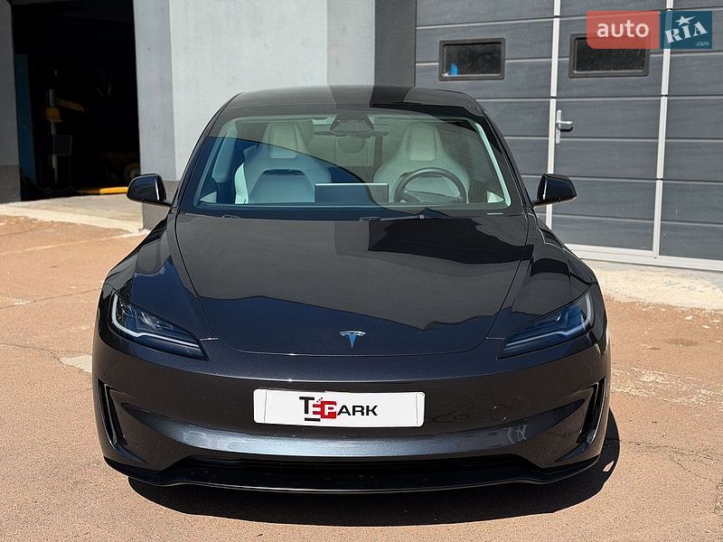 Седан Tesla Model 3 2024 в Києві