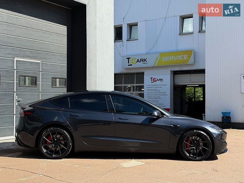 Седан Tesla Model 3 2024 в Києві