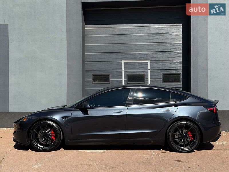 Седан Tesla Model 3 2024 в Києві