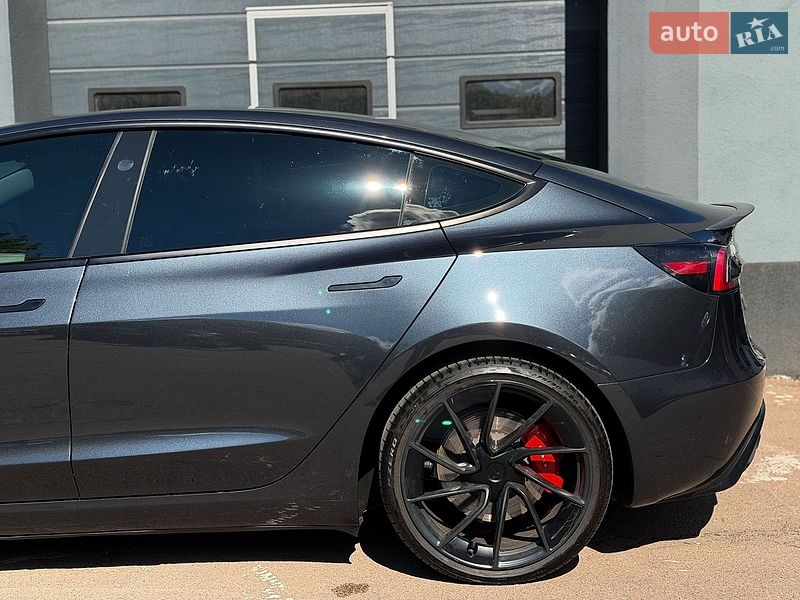 Седан Tesla Model 3 2024 в Києві
