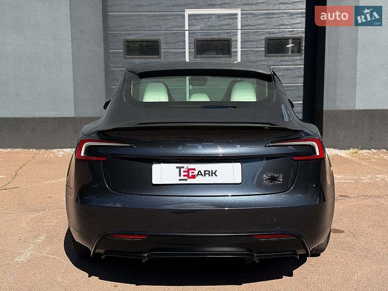 Седан Tesla Model 3 2024 в Києві
