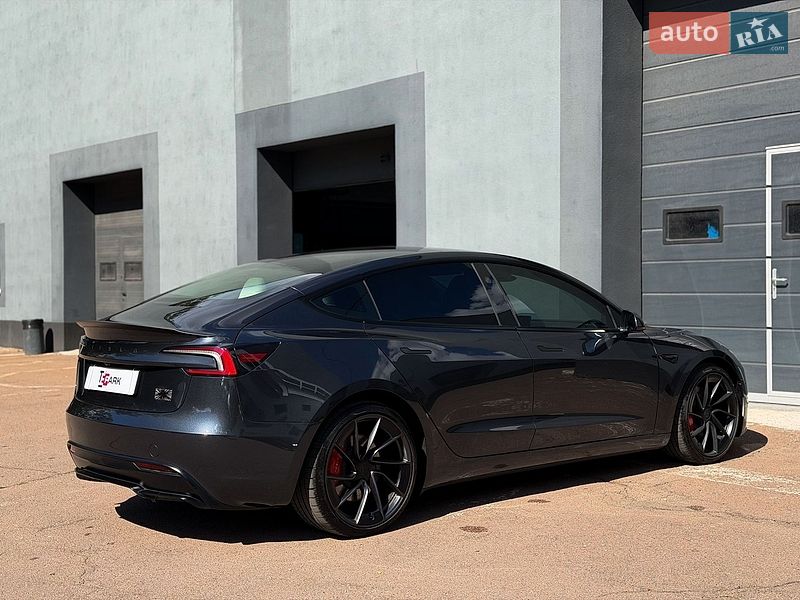 Седан Tesla Model 3 2024 в Києві