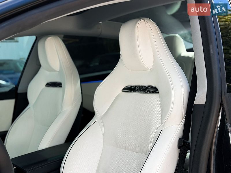 Седан Tesla Model 3 2024 в Києві