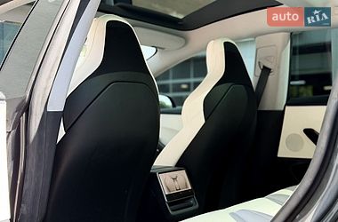 Седан Tesla Model 3 2024 в Києві