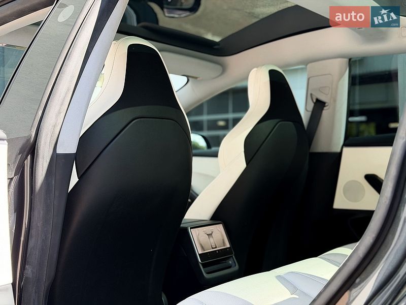 Седан Tesla Model 3 2024 в Києві