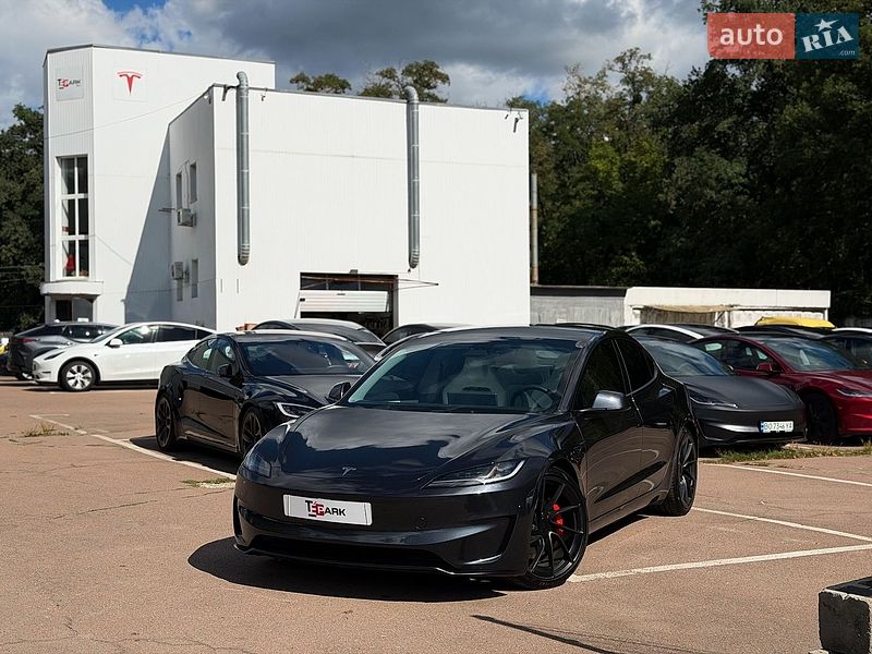 Седан Tesla Model 3 2024 в Києві