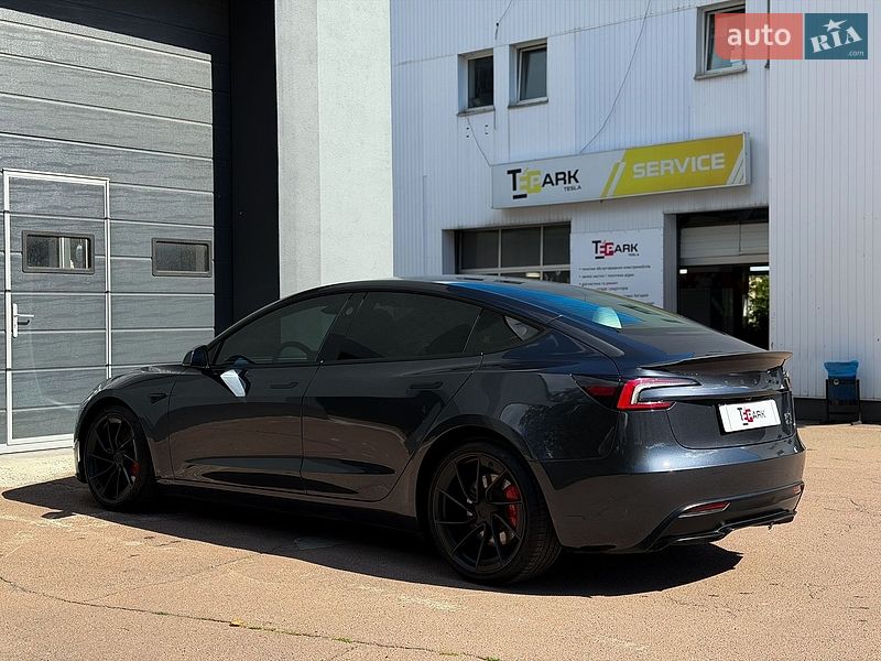 Седан Tesla Model 3 2024 в Києві