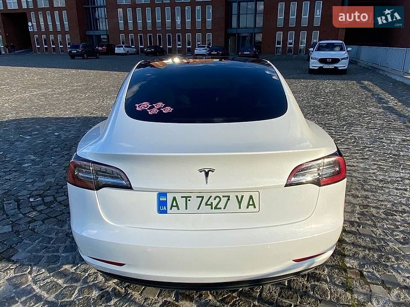 Седан Tesla Model 3 2021 в Дніпрі