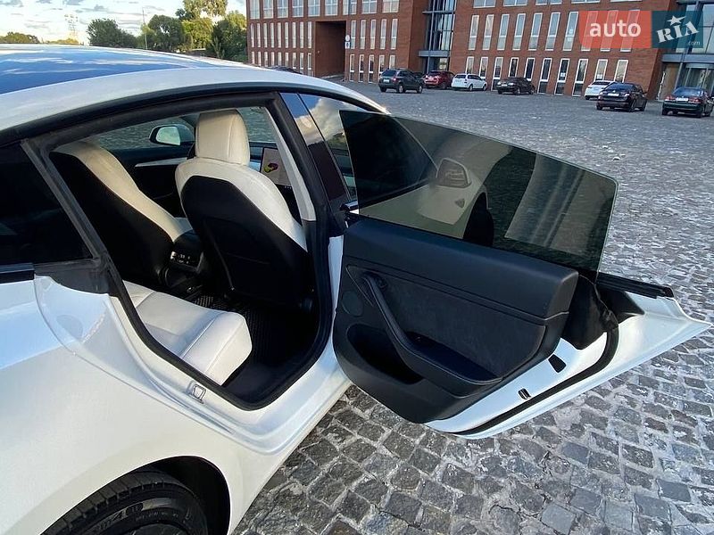 Седан Tesla Model 3 2021 в Дніпрі