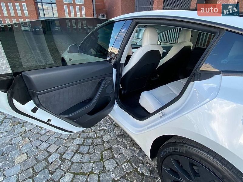 Седан Tesla Model 3 2021 в Дніпрі