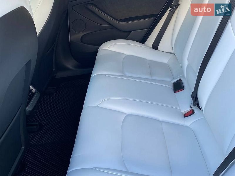 Седан Tesla Model 3 2021 в Дніпрі