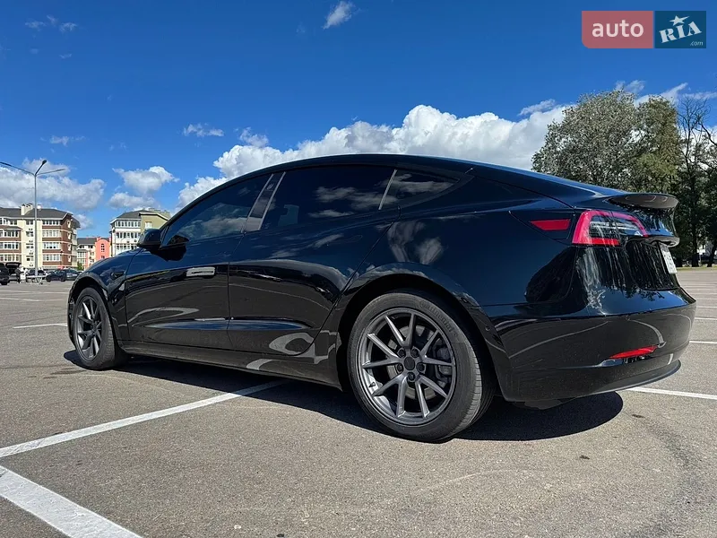 Tesla Model 3 2021