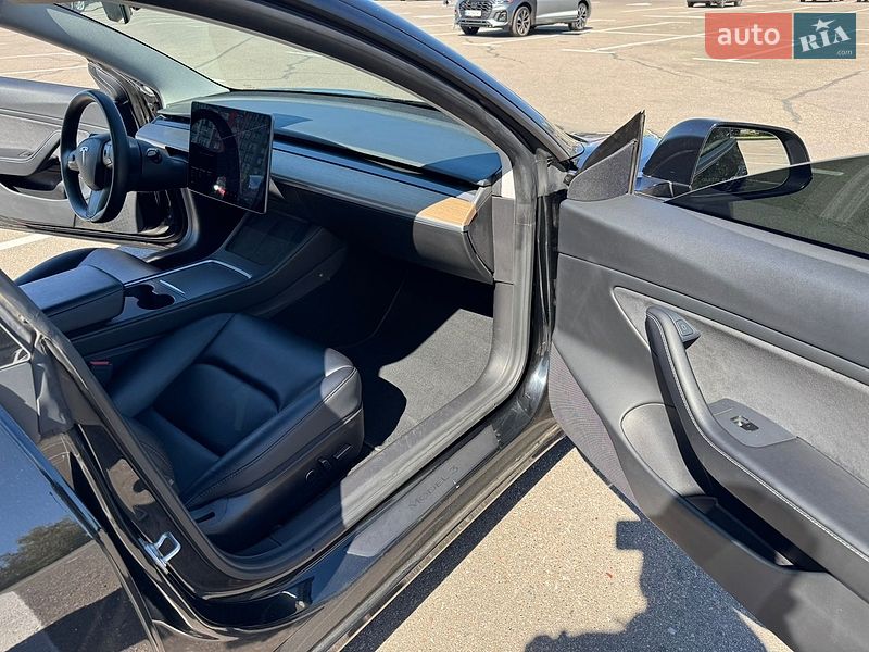 Седан Tesla Model 3 2021 в Киеве