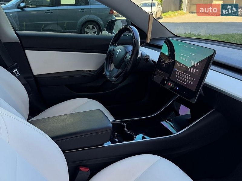 Седан Tesla Model 3 2019 в Житомирі