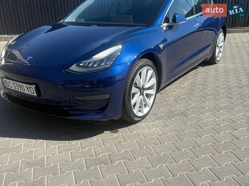 Седан Tesla Model 3 2019 в Львові