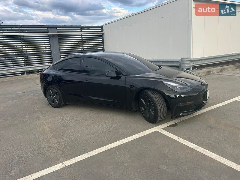 Седан Tesla Model 3 2023 в Києві