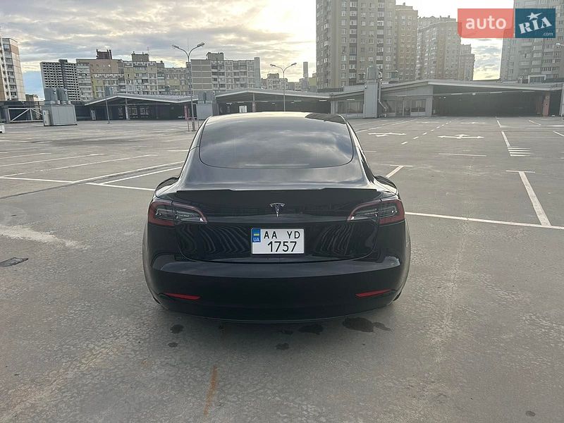 Седан Tesla Model 3 2023 в Києві
