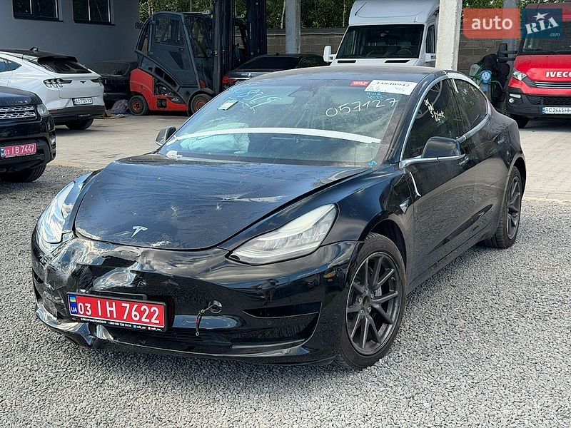 Седан Tesla Model 3 2018 в Володимирі