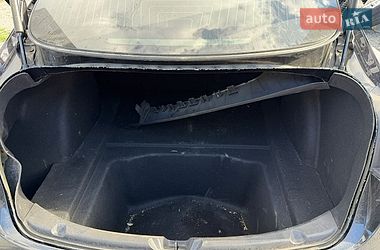 Седан Tesla Model 3 2018 в Володимирі