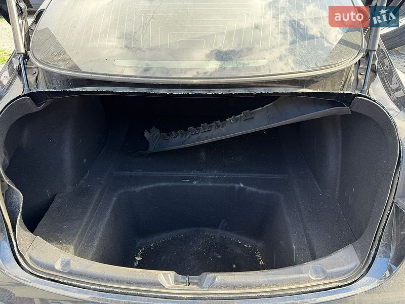 Седан Tesla Model 3 2018 в Володимирі
