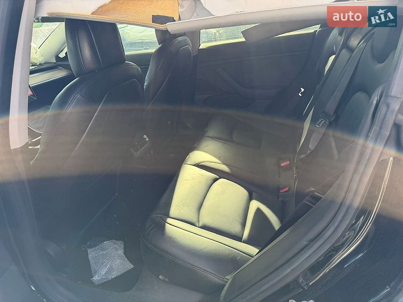 Седан Tesla Model 3 2018 в Володимирі