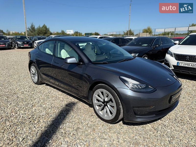 Седан Tesla Model 3 2020 в Івано-Франківську