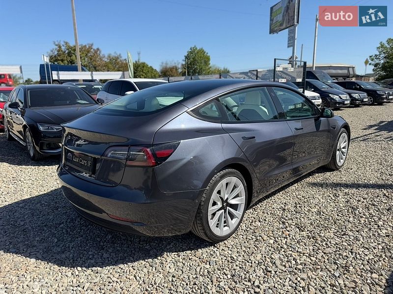 Седан Tesla Model 3 2020 в Івано-Франківську