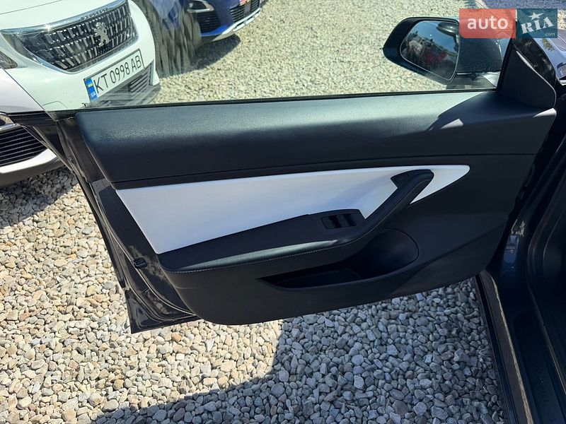 Седан Tesla Model 3 2020 в Івано-Франківську