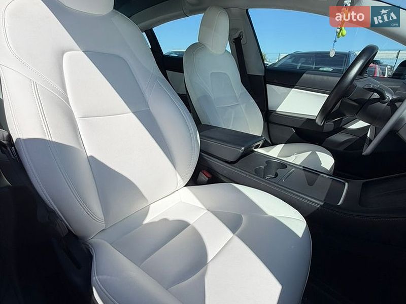 Седан Tesla Model 3 2020 в Івано-Франківську