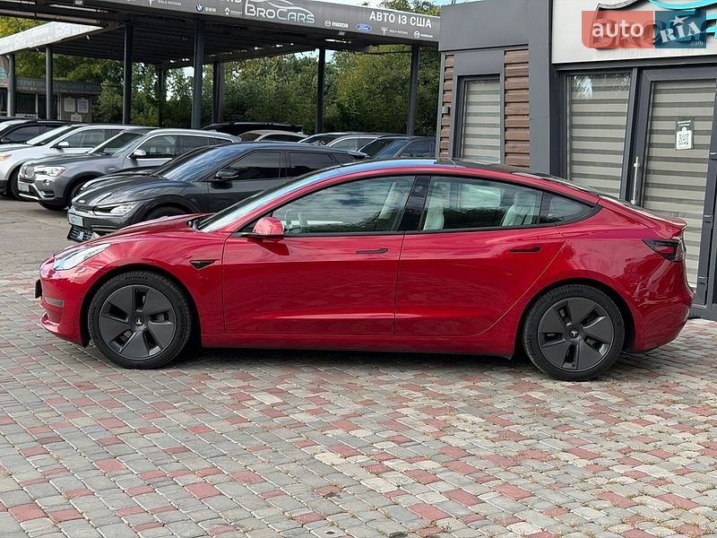 Седан Tesla Model 3 2021 в Виннице