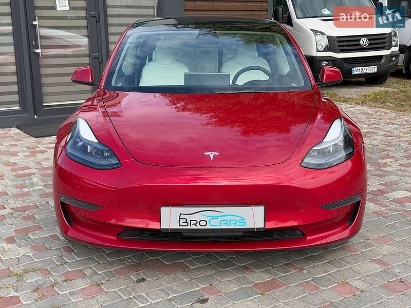 Седан Tesla Model 3 2021 в Виннице