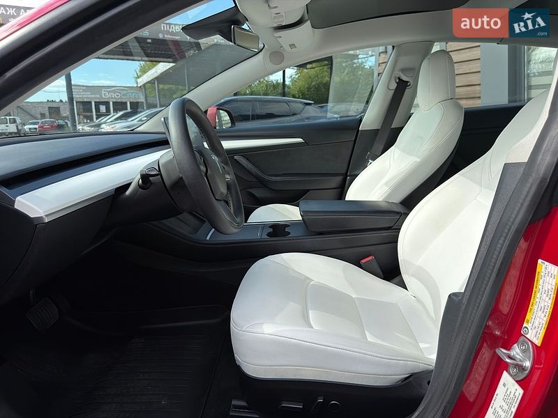 Седан Tesla Model 3 2021 в Виннице