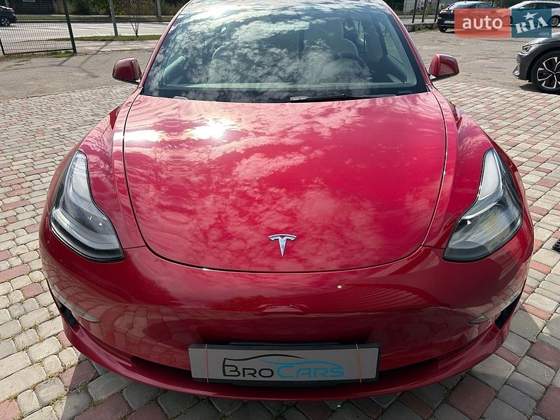 Седан Tesla Model 3 2021 в Виннице