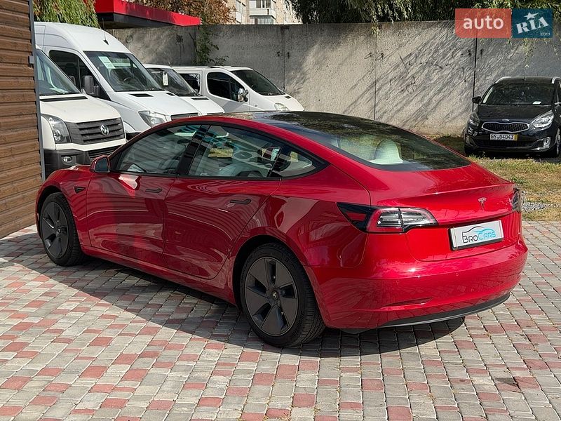 Седан Tesla Model 3 2021 в Виннице