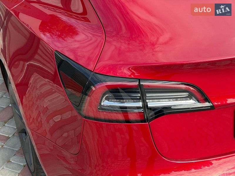 Седан Tesla Model 3 2021 в Виннице