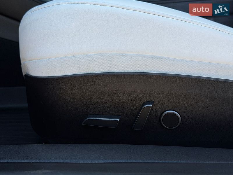 Седан Tesla Model 3 2021 в Виннице